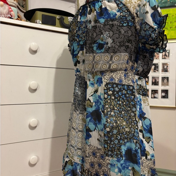 Elegant Floral Patchwork Blouse - Picture 4 of 5